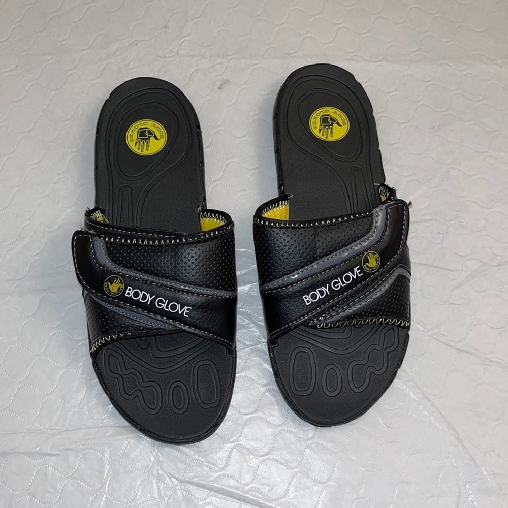 Body Glove black flip flops